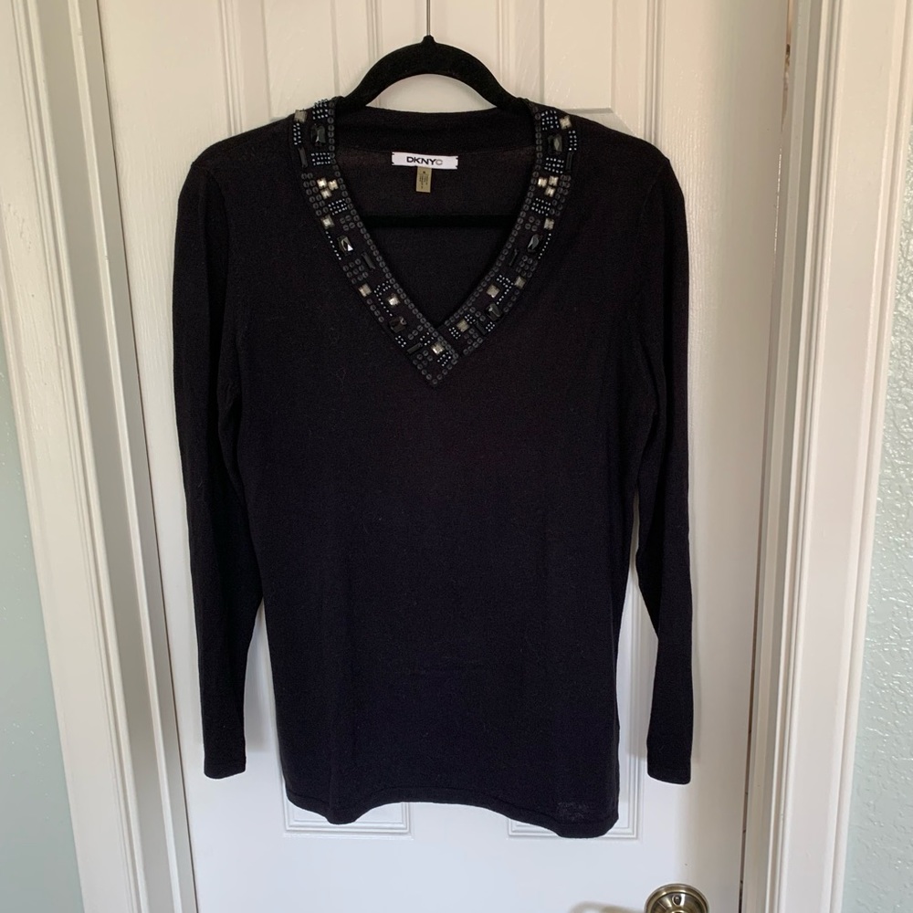 Decorative v neck sweater
